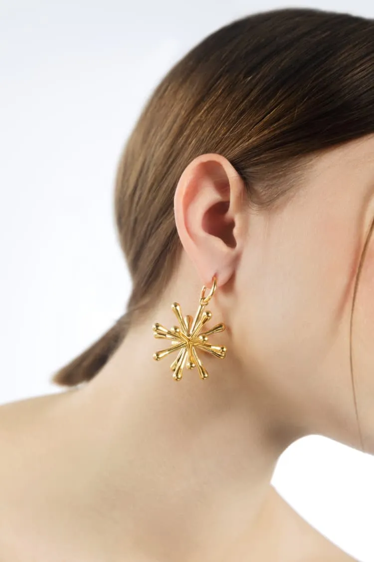 polar star earring in gold