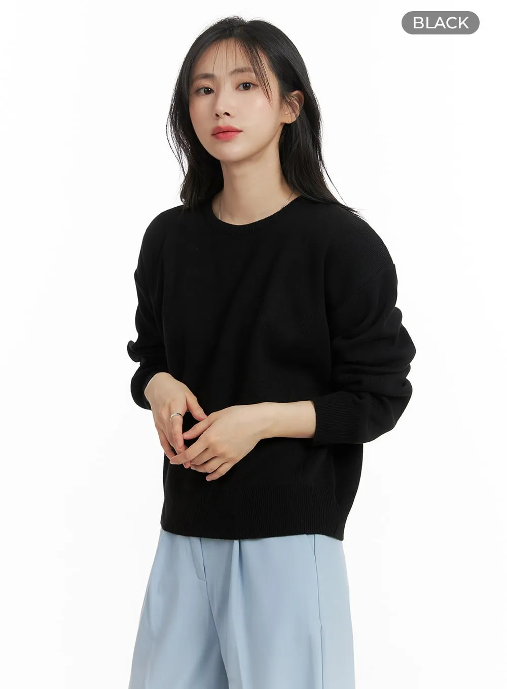 Solid Round Neck Knit Sweater OM411